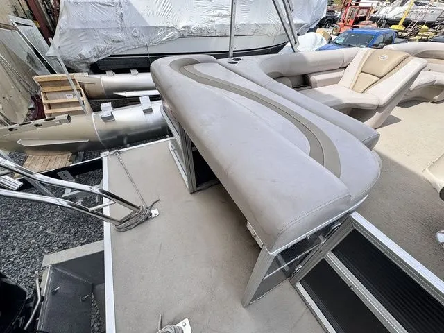 Slide: The Image of Starcraft Stardeck 216 Cruise W/60HP Mercury Bigfoot & Trail 2014 - 6