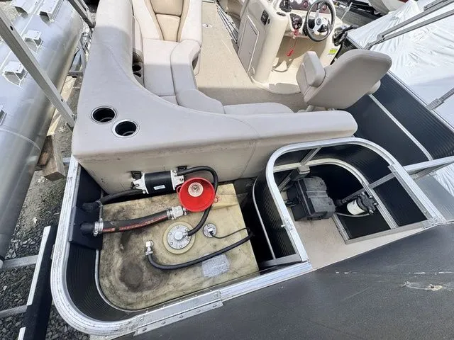 Slide: The Image of Starcraft Stardeck 216 Cruise W/60HP Mercury Bigfoot & Trail 2014 - 7