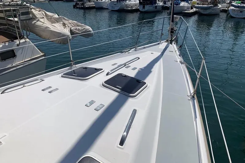 Slide: The Image of Deck view of a 2000 Hunter 460 sailboat docked in a marina. - 16