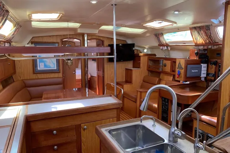 Slide: The Image of Luxurious interior of a 2000 Hunter 460 yacht, featuring wood finishes and modern amenities. - 36