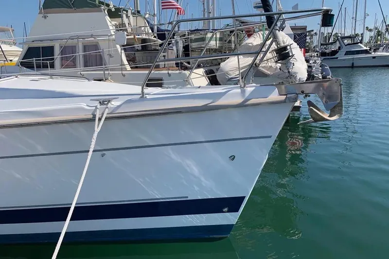 Slide: The Image of Sailboat Hunter 460, 2000 model, docked in a marina with clear water. - 5