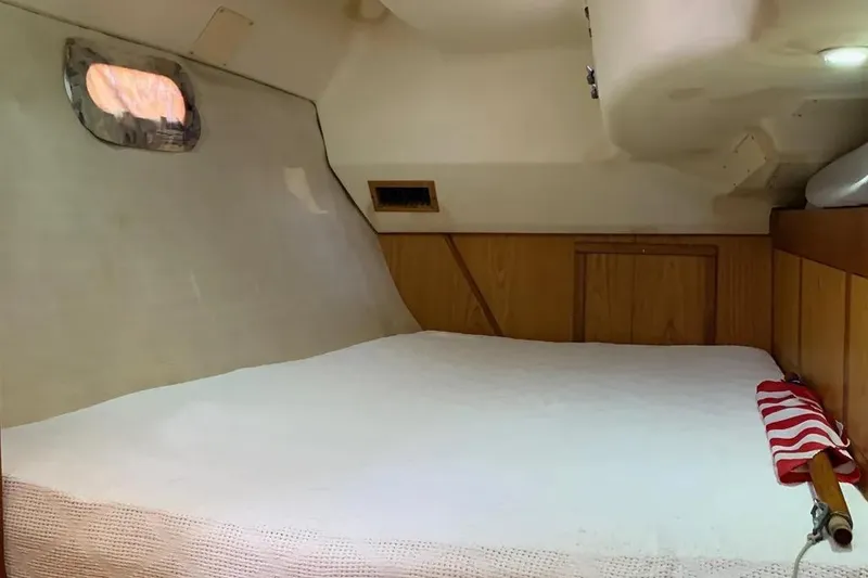 Slide: The Image of Cozy cabin interior of a 2000 Hunter 460 sailboat with a comfortable bed. - 56