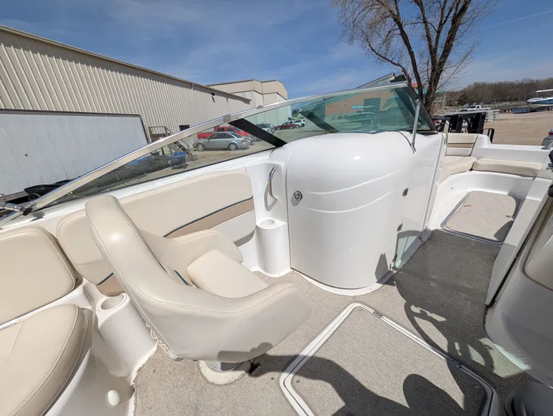 Slide: The Image of Chris-Craft 262 Sportdeck 2001 - 30