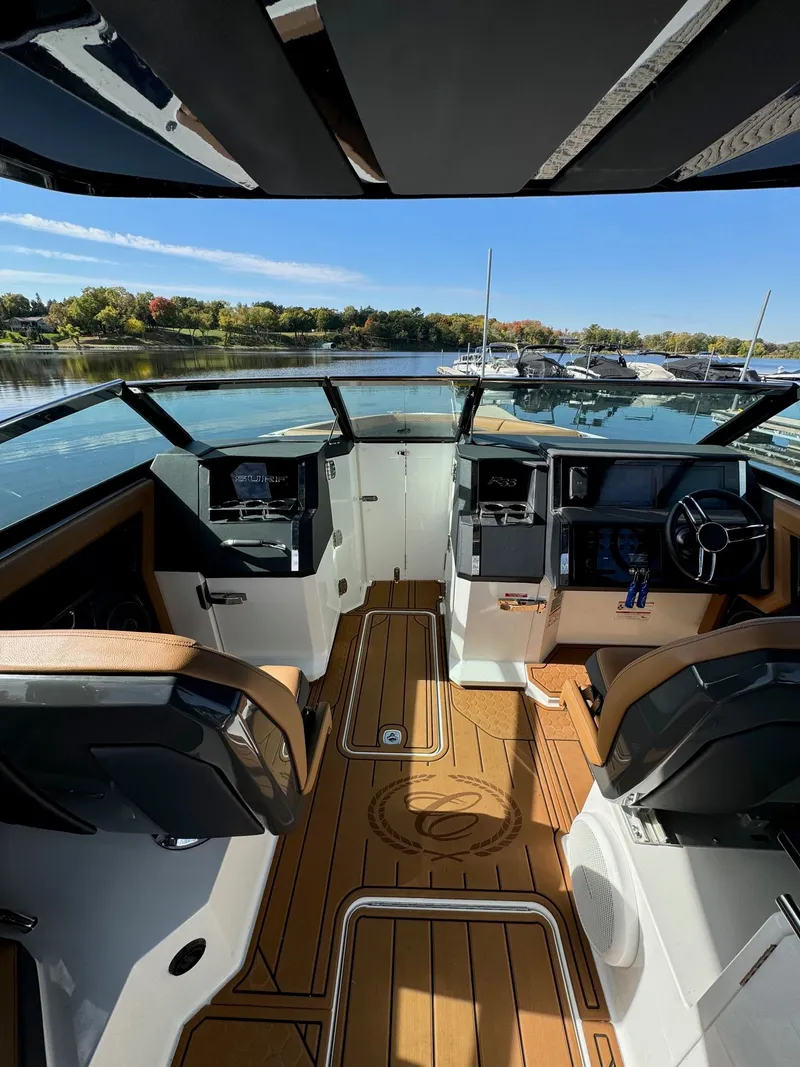 Slide: The Image of Cobalt R33 Surf 2024 - 10