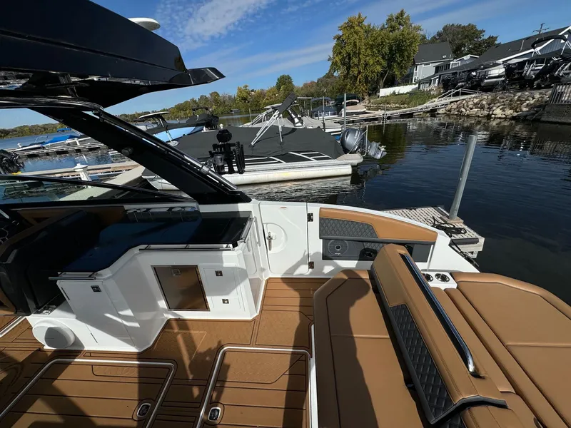 Slide: The Image of Cobalt R33 Surf 2024 - 3