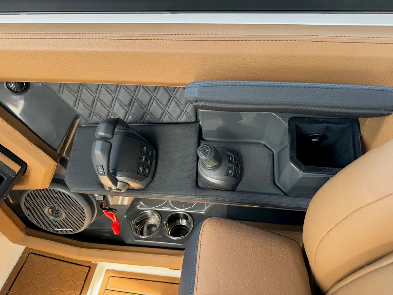 Slide: The Image of Cobalt R33 Surf 2024 - 5