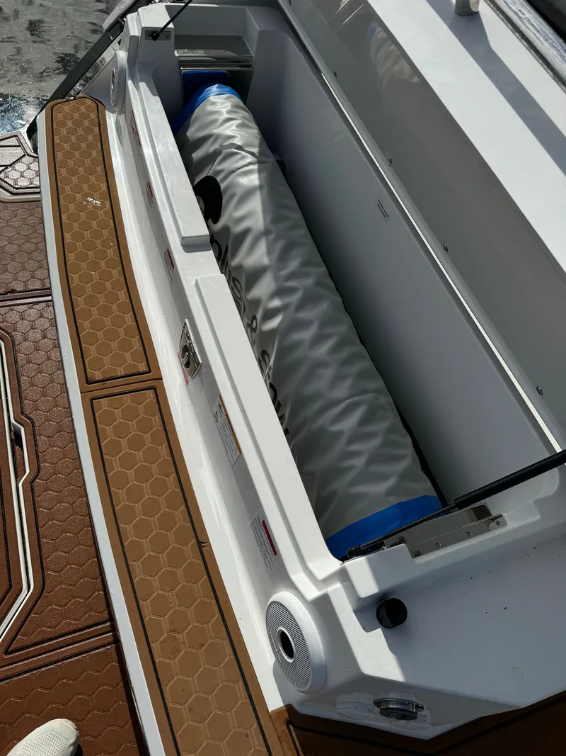 Slide: The Image of Cobalt R33 Surf 2024 - 9