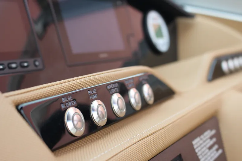 Slide: The Image of Cobalt R5WSS Surf 2017 - 12