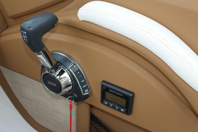 Slide: The Image of Cobalt R5WSS Surf 2017 - 15