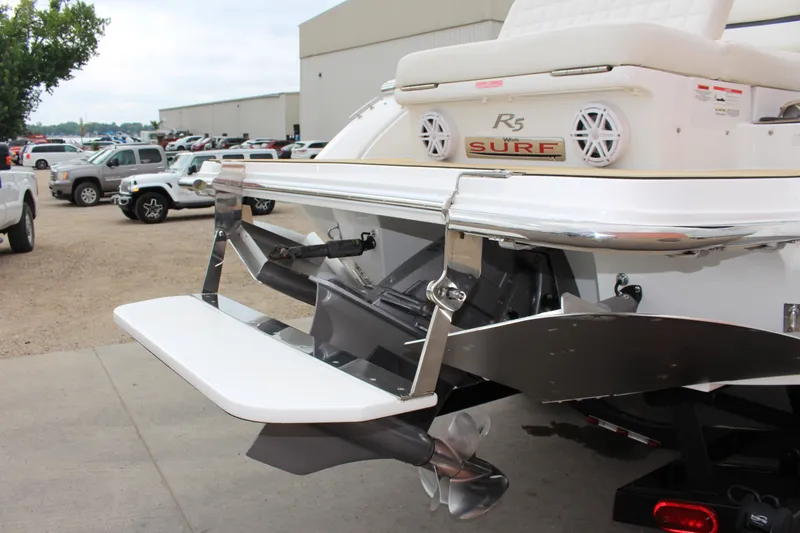 Slide: The Image of Cobalt R5WSS Surf 2017 - 16