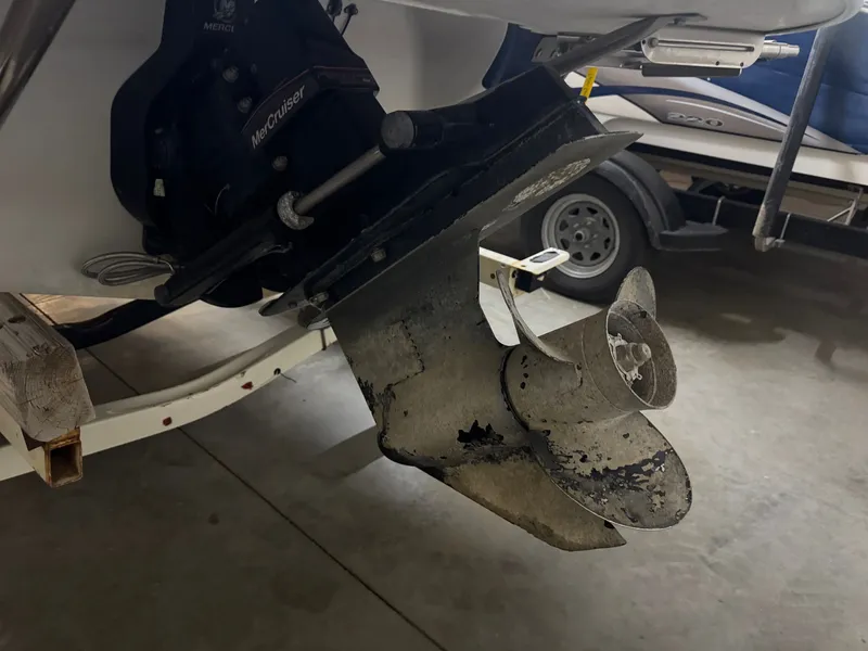 Slide: The Image of Crownline 180 BR 2010 boat motor with MerCruiser drive. - 9