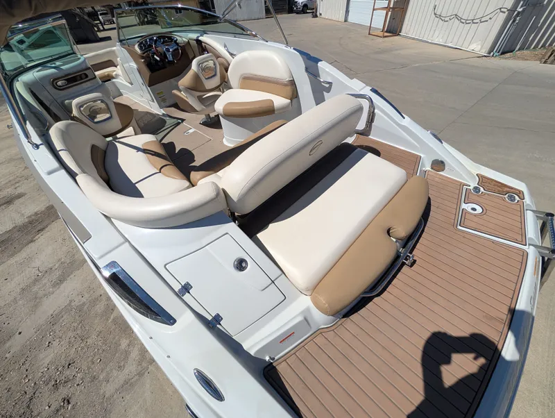 Slide: The Image of Crownline Boats Eclipse E4 2015 - 11