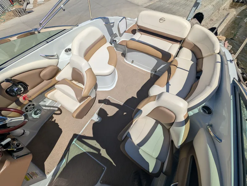 Slide: The Image of Crownline Boats Eclipse E4 2015 - 12