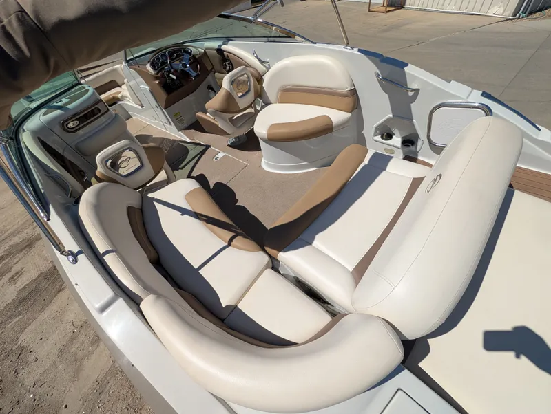 Slide: The Image of Crownline Boats Eclipse E4 2015 - 17