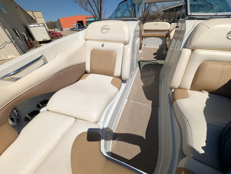 Slide: The Image of Crownline Boats Eclipse E4 2015 - 18