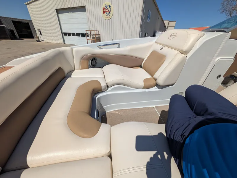 Slide: The Image of Crownline Boats Eclipse E4 2015 - 19