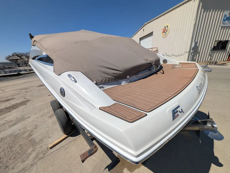 Slide: The Image of Crownline Boats Eclipse E4 2015 - 22