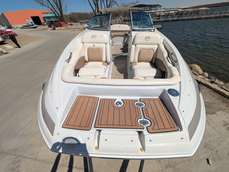 Slide: The Image of Crownline Boats Eclipse E4 2015 - 8
