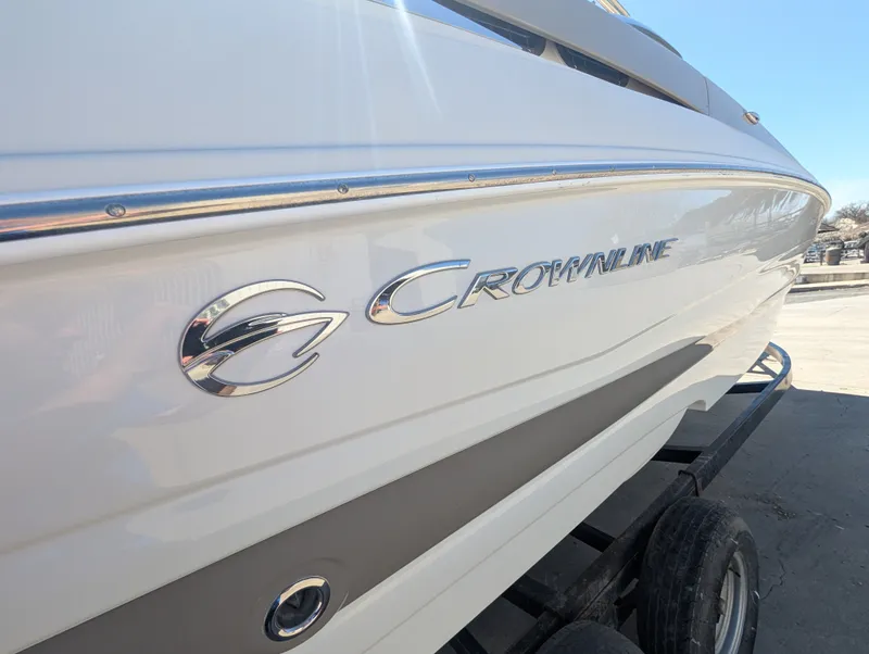 Slide: The Image of Crownline Boats Eclipse E4 2015 - 9