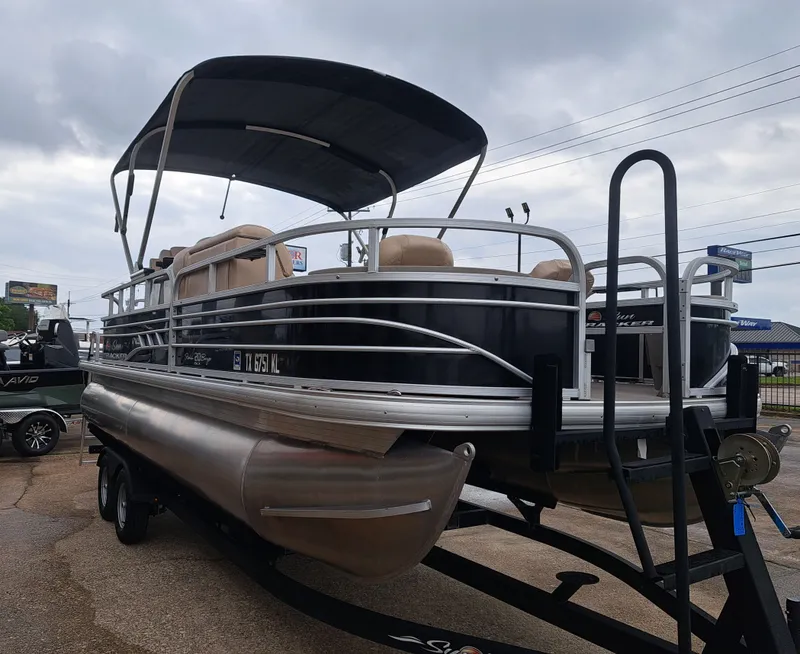 Slide: The Image of Sun Tracker FB20 DLX 2022 - 7