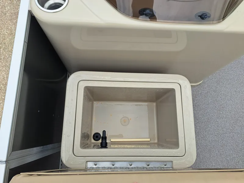 Slide: The Image of Veranda VF20F4 2018 - 13