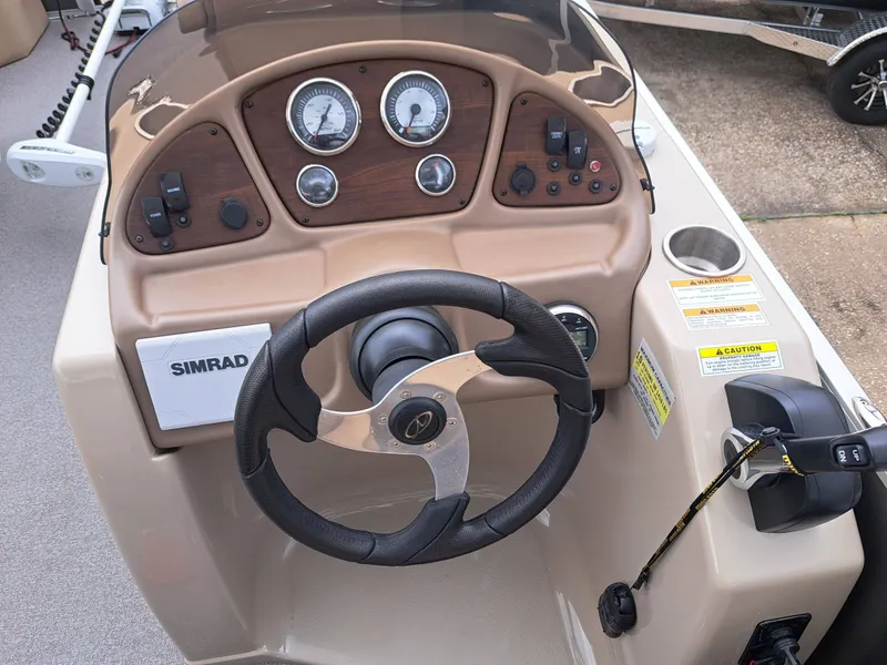 Slide: The Image of Veranda VF20F4 2018 - 18