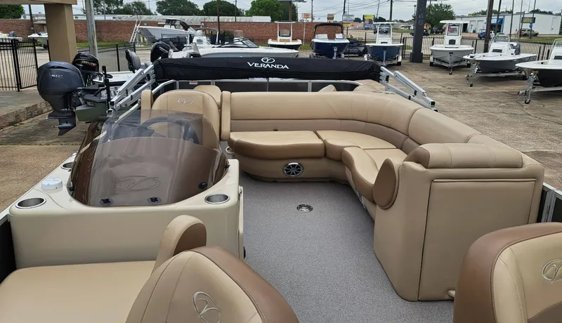 Slide: The Image of Veranda VF20F4 2018 - 22