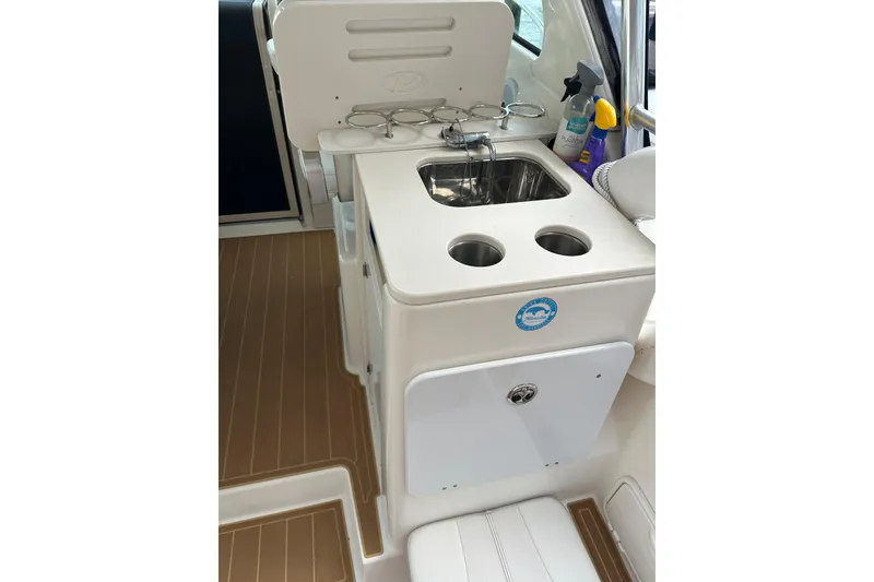 Slide: The Image of 2008 Pursuit OS 335 Offshore - 14