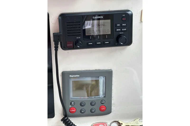 Slide: The Image of 2008 Pursuit OS 335 Offshore - 17