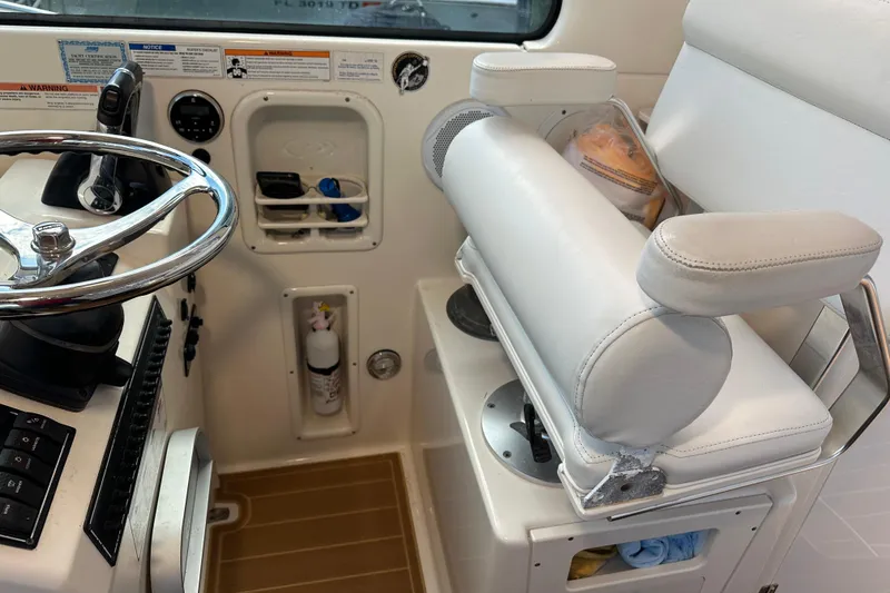 Slide: The Image of 2008 Pursuit OS 335 Offshore - 35