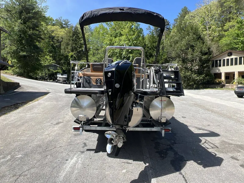 Slide: The Image of Harris Sunliner 230 2026 - 12