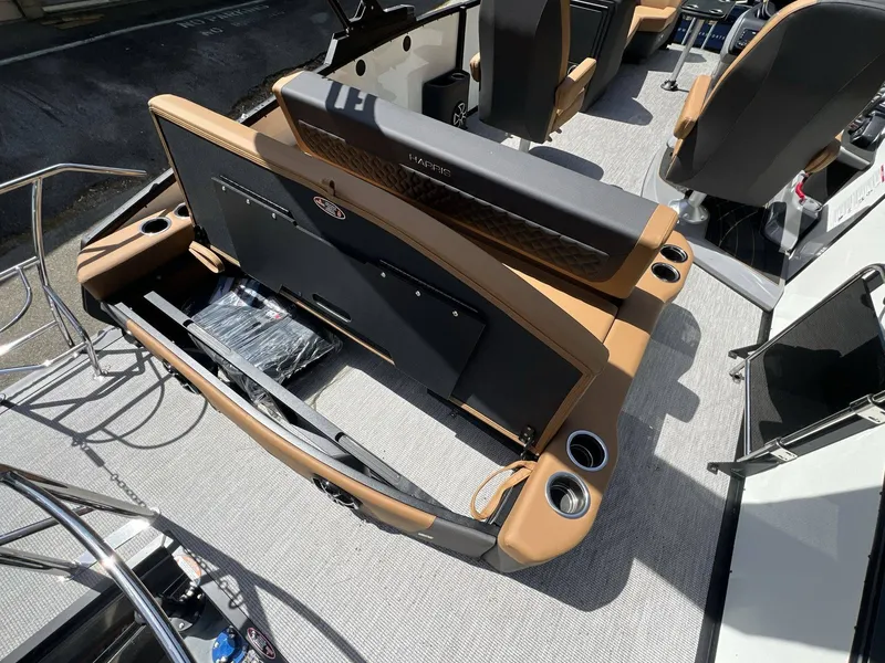 Slide: The Image of Harris Sunliner 230 2026 - 14