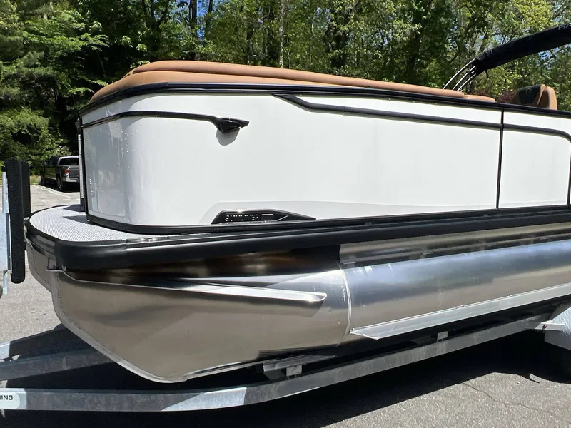 Slide: The Image of Harris Sunliner 230 2026 - 16