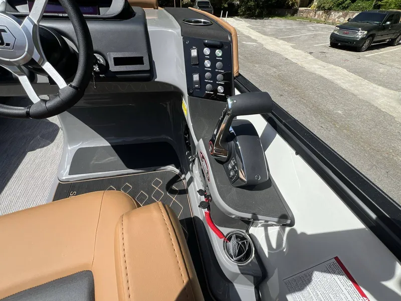 Slide: The Image of Harris Sunliner 230 2026 - 22