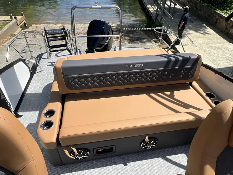 Slide: The Image of Harris Sunliner 230 2026 - 7