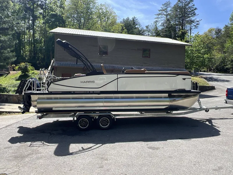 Slide: The Image of Harris Sunliner 230 2026 - 8