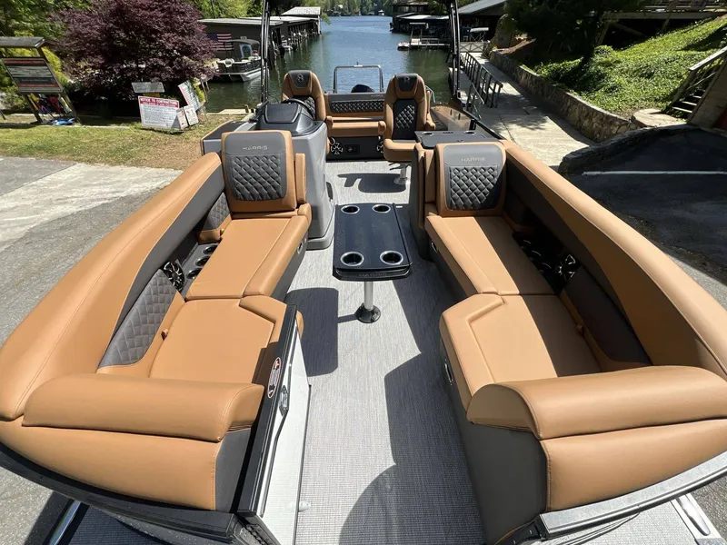 Slide: The Image of Harris Sunliner 230 2026 - 9