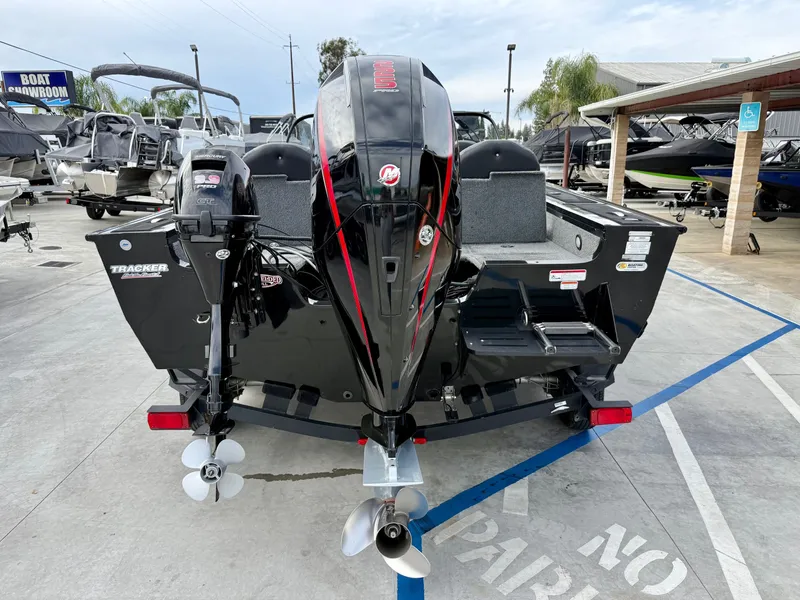 Slide: The Image of Tracker TARGA V-19 WT w/ 225Mercury Pro XS and a 9.9HP Mercury Kicker! 2022 - 16