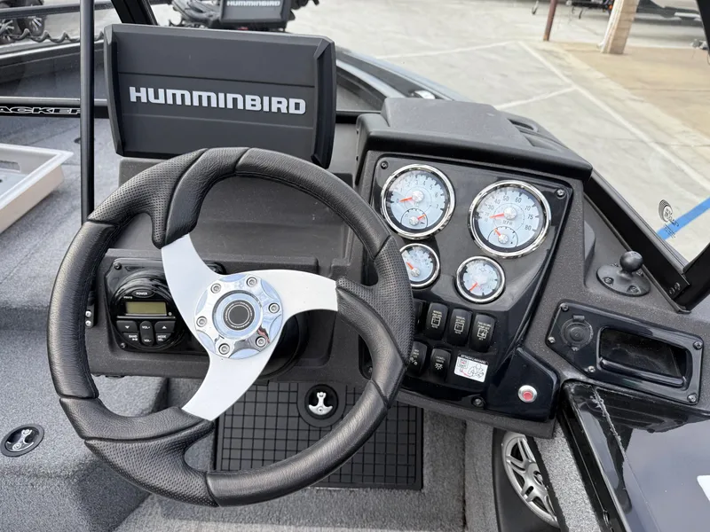 Slide: The Image of Tracker TARGA V-19 WT w/ 225Mercury Pro XS and a 9.9HP Mercury Kicker! 2022 - 18