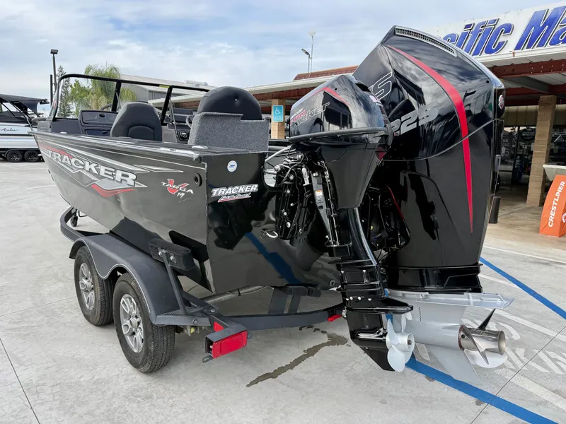 Slide: The Image of Tracker TARGA V-19 WT w/ 225Mercury Pro XS and a 9.9HP Mercury Kicker! 2022 - 5
