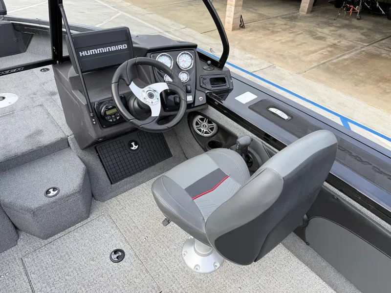 Slide: The Image of Tracker TARGA V-19 WT w/ 225Mercury Pro XS and a 9.9HP Mercury Kicker! 2022 - 7