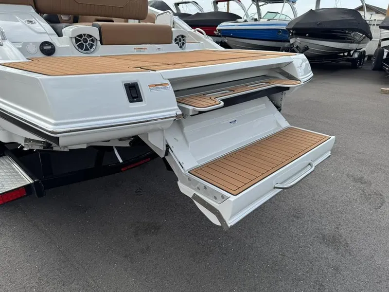 Slide: The Image of Crownline Boats 288 SS 2026 - 10