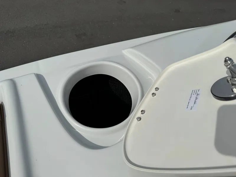 Slide: The Image of Crownline Boats 288 SS 2026 - 17