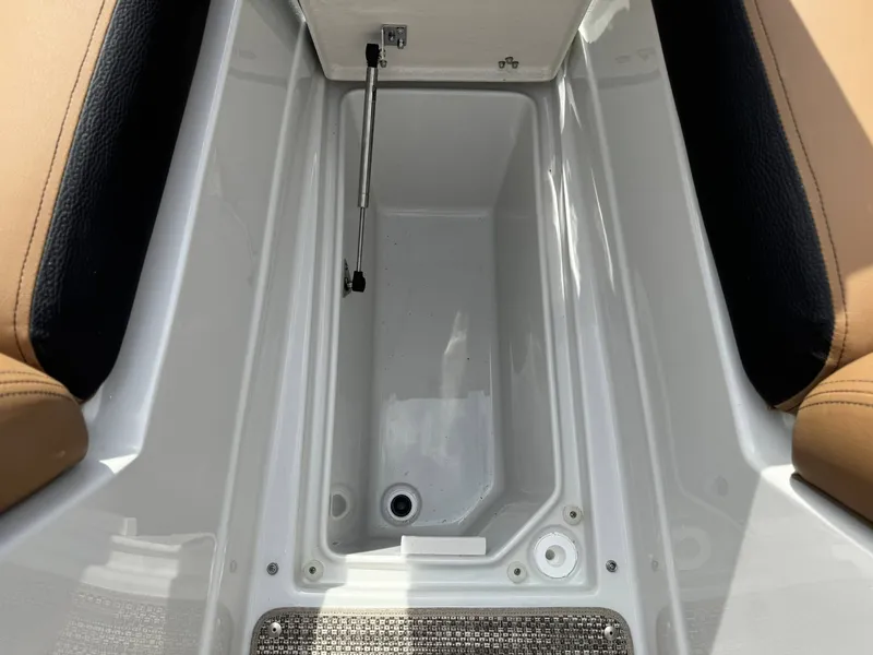 Slide: The Image of Crownline Boats 288 SS 2026 - 20