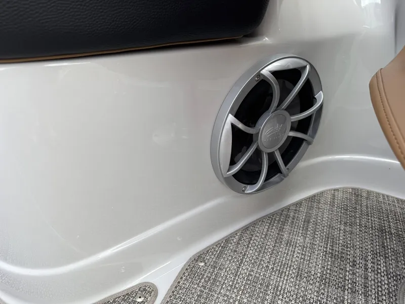 Slide: The Image of Crownline Boats 288 SS 2026 - 27