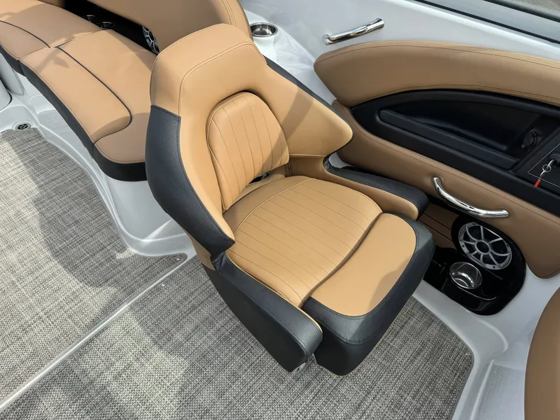 Slide: The Image of Crownline Boats 288 SS 2026 - 29