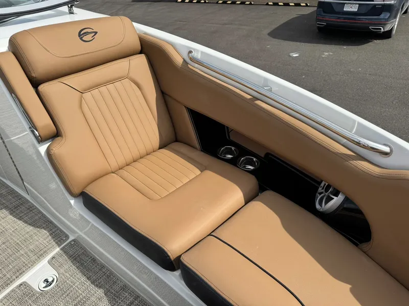 Slide: The Image of Crownline Boats 288 SS 2026 - 4