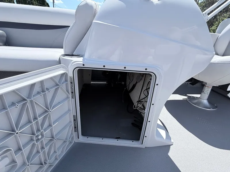 Slide: The Image of Sweetwater SW 2086 2017 - 4