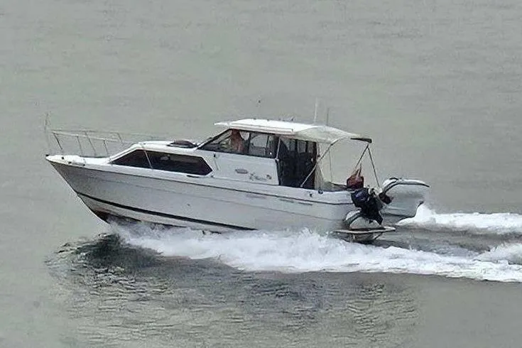 The Image of 2002 Bayliner 2859 Ciera Classic cruising on calm waters. - 0