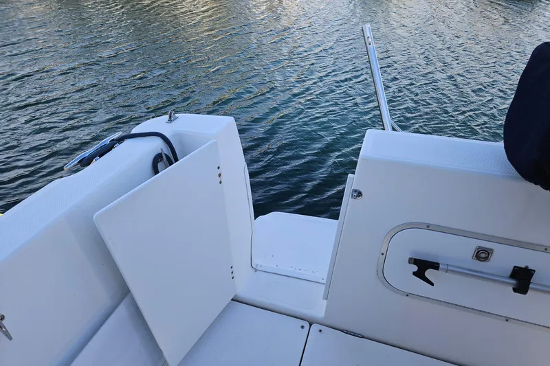 Slide: The Image of 2002 Bayliner 2859 Ciera Classic boat deck with water view. - 13